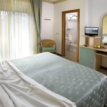 Boccaccio-free Parking- 3* Milano Marittima