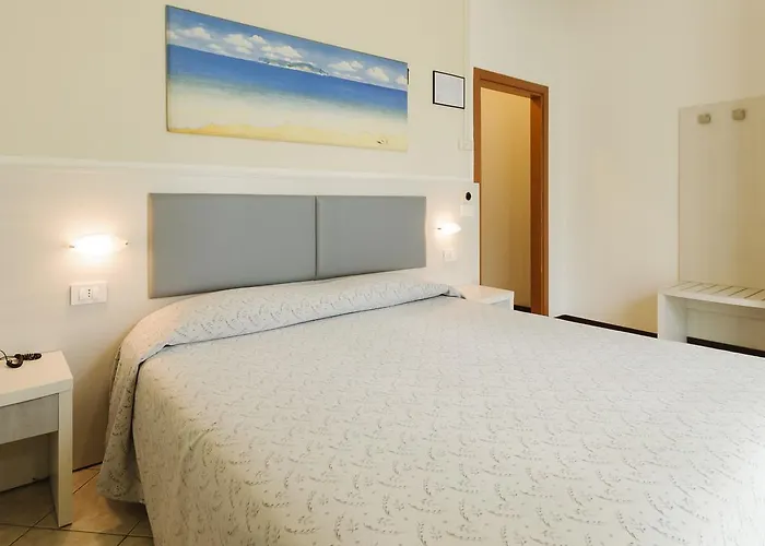 Boccaccio-free Parking- 3* Milano Marittima