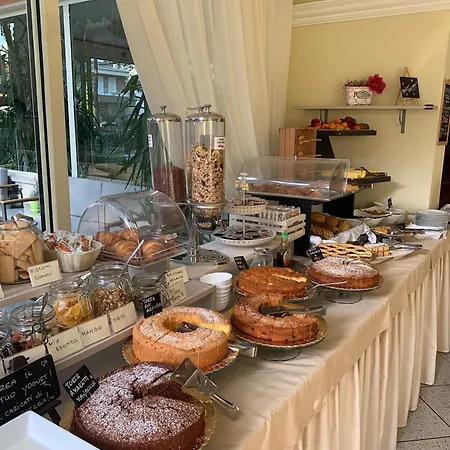 Boccaccio-free Parking- 3* Milano Marittima