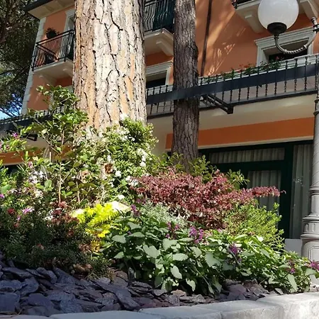 Отель Boccaccio-free Parking-