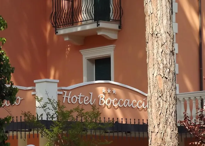 Boccaccio-free Parking- Otel 3*